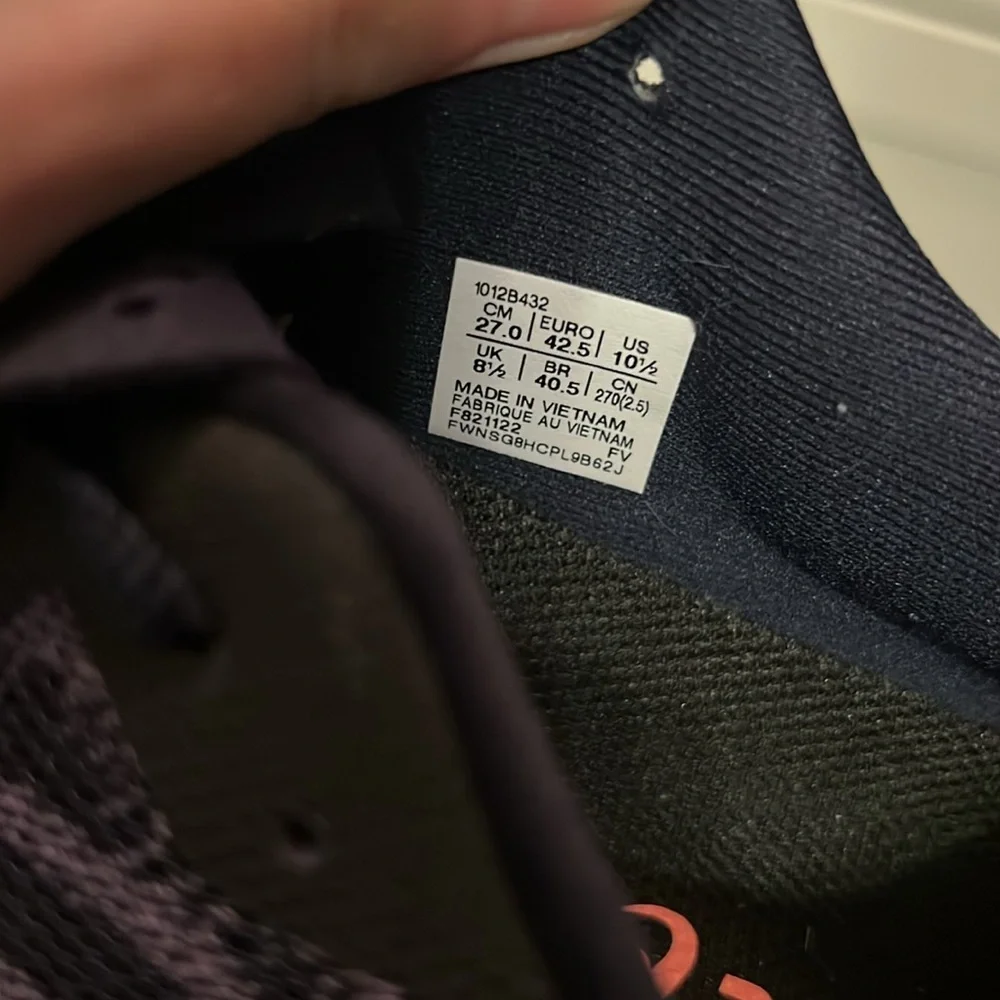 ASICS - Picture 5 of 5